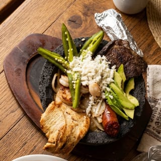 Señor Molcajete Plate