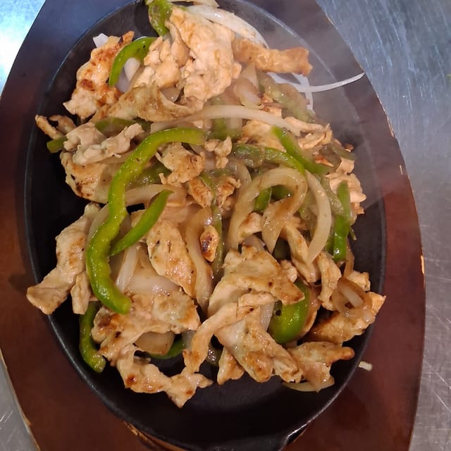 Pollo/Chicken Fajitas.